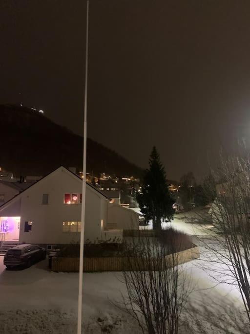 Апартаменти Fin Leilighet I Tromsdalen. Тромсе Екстер'єр фото